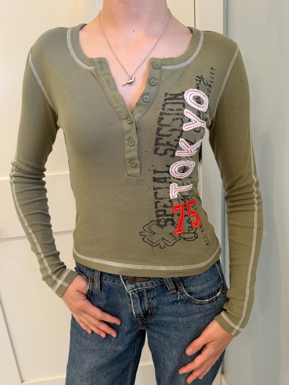 Urban Outfitters Tokyo Appliqué Graphic Long Sleeve Henley Tee Women’s XXS